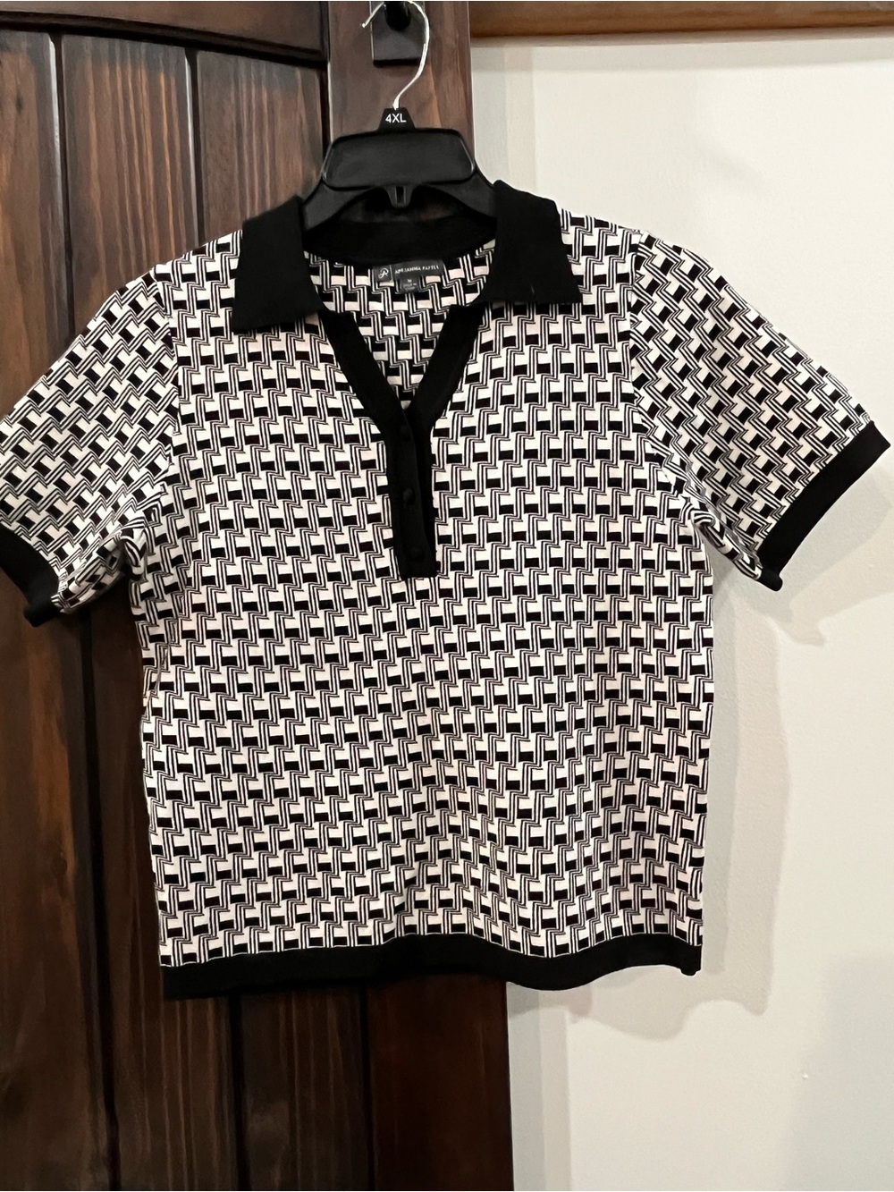 Adrianna Papell Black & White Geometric Knit Polo Top Size medium ENC